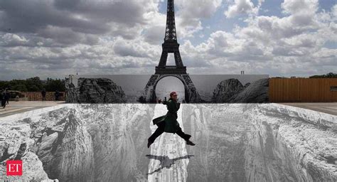 The Media Circus: How the Eiffel Tower's Magic Illusion Mishap Captivated the World